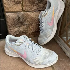 Nike Girls Downshifter Running Shoes Light Gray, Size 6Y